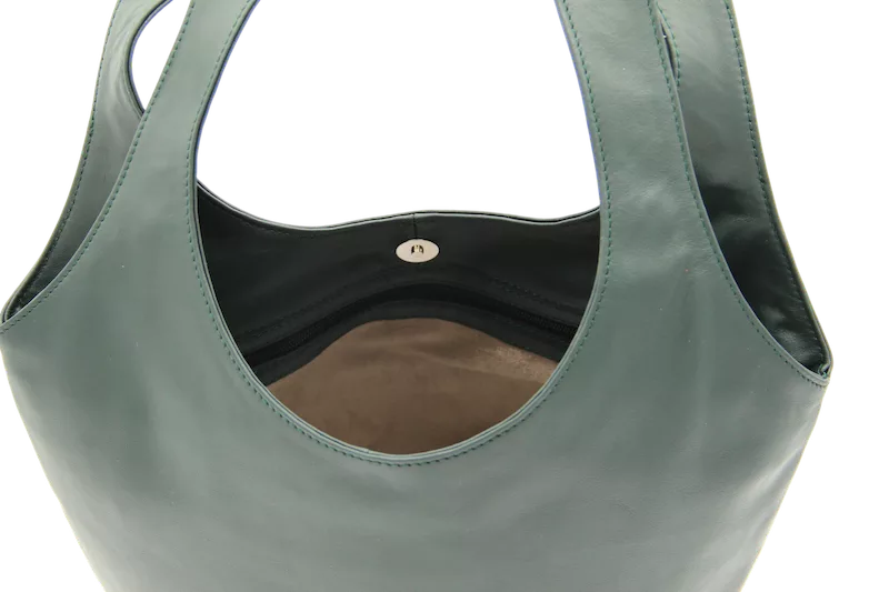 Princesse Petit Pois by Jessica Cohen Round bag